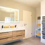 Harztraeume 2 - Fuer Familien & Freunde, 2 Schlafzimmer, Altstadtnah, Brockenbahnblick & Parkplatz Wernigerode