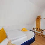Harztraeume 2 - Fuer Familien & Freunde, 2 Schlafzimmer, Altstadtnah, Brockenbahnblick & Parkplatz Appartement *