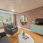 Harztraeume 2 - Fuer Familien & Freunde, 2 Schlafzimmer, Altstadtnah, Brockenbahnblick & Parkplatz Apartman Wernigerode