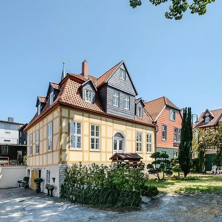 Apartament Harztraeume 2 - Fuer Familien & Freunde, 2 Schlafzimmer, Altstadtnah, Brockenbahnblick & Parkplatz Wernigerode
