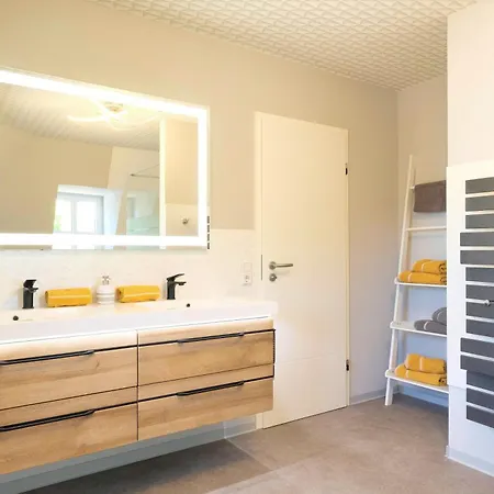 Harztraeume 2 - Fuer Familien & Freunde, 2 Schlafzimmer, Altstadtnah, Brockenbahnblick & Parkplatz Wernigerode