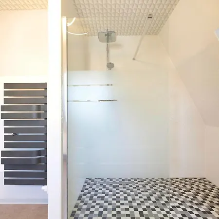 Apartament Harztraeume 2 - Fuer Familien & Freunde, 2 Schlafzimmer, Altstadtnah, Brockenbahnblick & Parkplatz Wernigerode