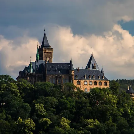 Harztraeume 2 - Fuer Familien & Freunde, 2 Schlafzimmer, Altstadtnah, Brockenbahnblick & Parkplatz Apartament