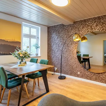 Harztraeume 2 - Fuer Familien & Freunde, 2 Schlafzimmer, Altstadtnah, Brockenbahnblick & Parkplatz *