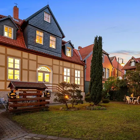 Harztraeume 2 - Fuer Familien & Freunde, 2 Schlafzimmer, Altstadtnah, Brockenbahnblick & Parkplatz