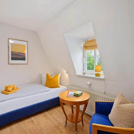Harztraeume 2 - Fuer Familien & Freunde, 2 Schlafzimmer, Altstadtnah, Brockenbahnblick & Parkplatz