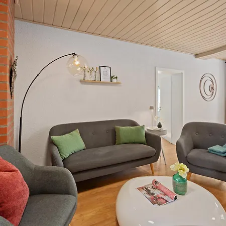 Appartement Harztraeume 2 - Fuer Familien & Freunde, 2 Schlafzimmer, Altstadtnah, Brockenbahnblick & Parkplatz