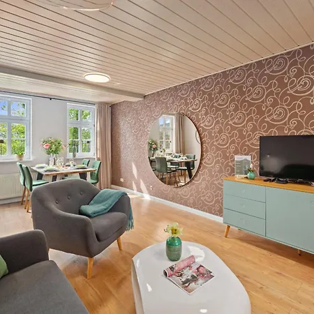 Harztraeume 2 - Fuer Familien & Freunde, 2 Schlafzimmer, Altstadtnah, Brockenbahnblick & Parkplatz Appartement Wernigerode