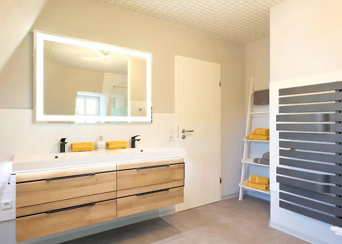 Harztraeume 2 - Fuer Familien & Freunde, 2 Schlafzimmer, Altstadtnah, Brockenbahnblick & Parkplatz Wernigerode