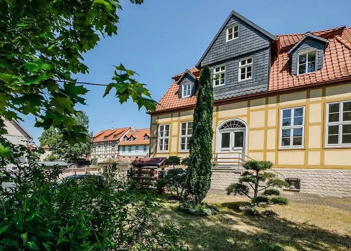 Harztraeume 2 - Fuer Familien & Freunde, 2 Schlafzimmer, Altstadtnah, Brockenbahnblick & Parkplatz Daire *