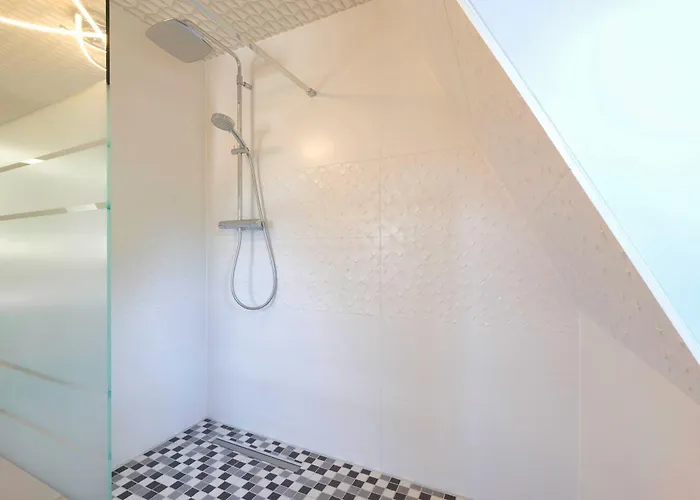 Harztraeume 2 - Fuer Familien & Freunde, 2 Schlafzimmer, Altstadtnah, Brockenbahnblick & Parkplatz Daire