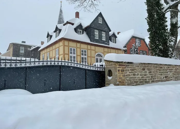Harztraeume 2 - Fuer Familien & Freunde, 2 Schlafzimmer, Altstadtnah, Brockenbahnblick & Parkplatz