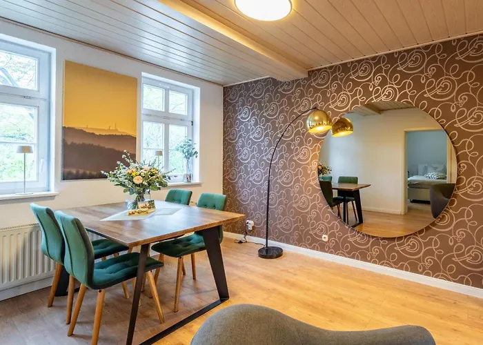 Harztraeume 2 - Fuer Familien & Freunde, 2 Schlafzimmer, Altstadtnah, Brockenbahnblick & Parkplatz *