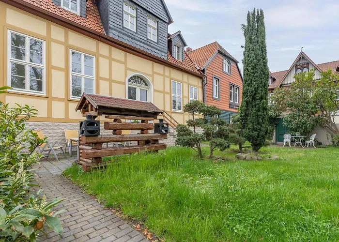 Daire Harztraeume 2 - Fuer Familien & Freunde, 2 Schlafzimmer, Altstadtnah, Brockenbahnblick & Parkplatz